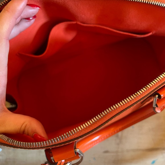 🧡🧡Louis Vuitton Alma Pm Epi Leather with crossbody strap 🧡🧡 - Picture 4 of 11